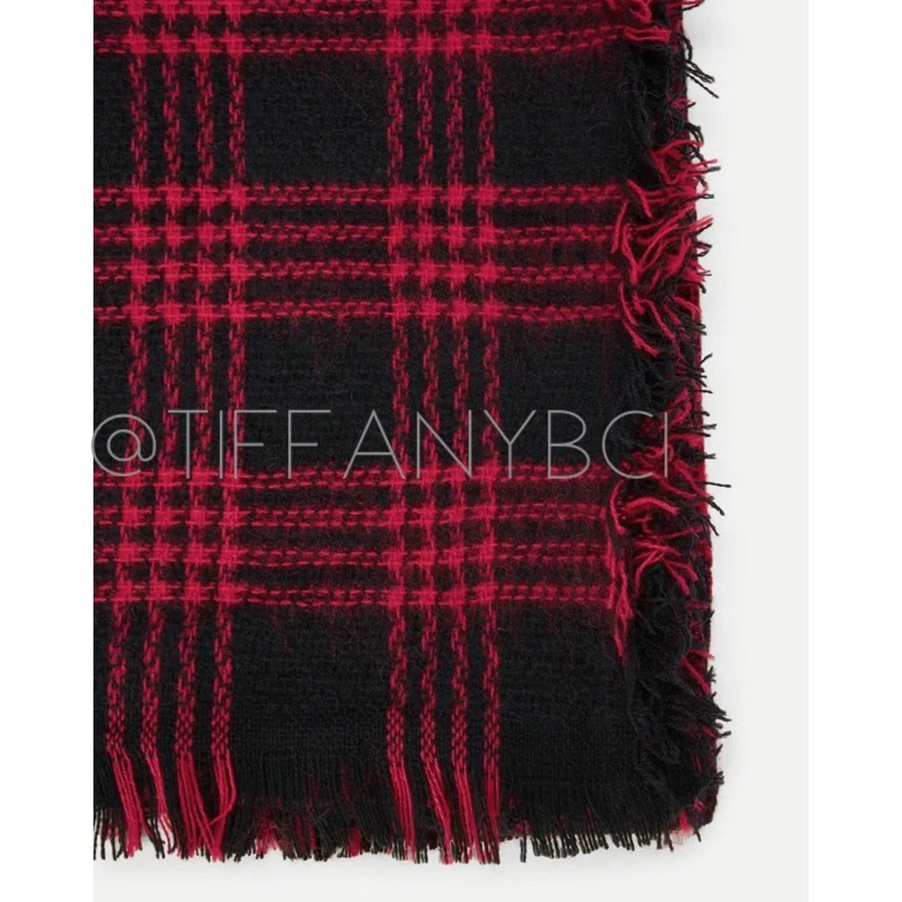 🔴SALE 3/$20🔴 Plaid Frayed Hem Blanket Scarf - Picture 3 of 7